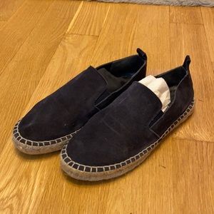 Comfy Vince navy blue espadrilles!